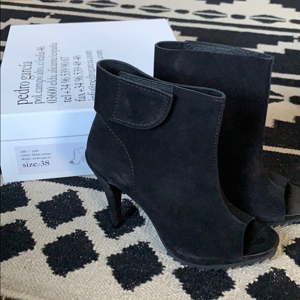 LIKE NEW Pedro Garcia Yaris, size 38, black